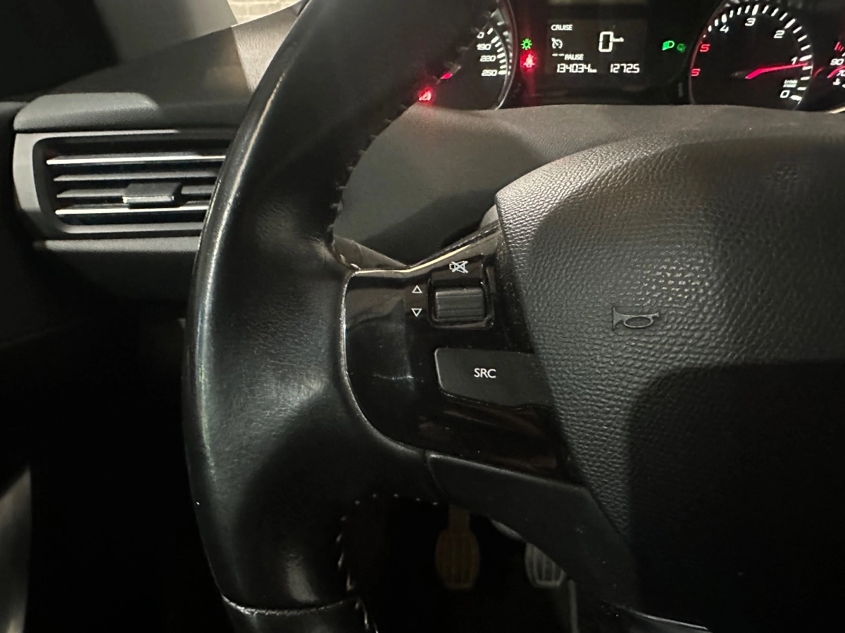 Peugeot 308 - photo 13