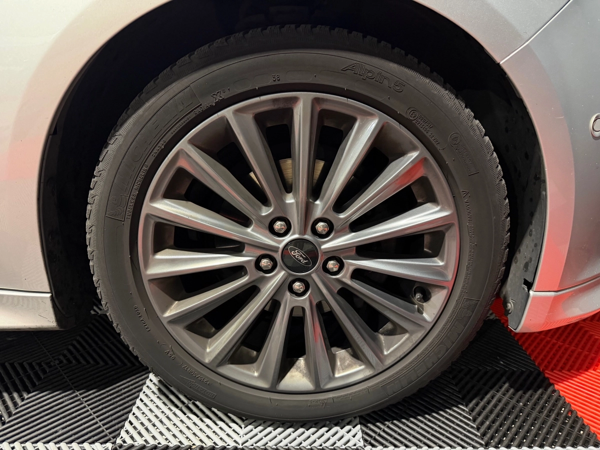 Ford Focus - photo 27