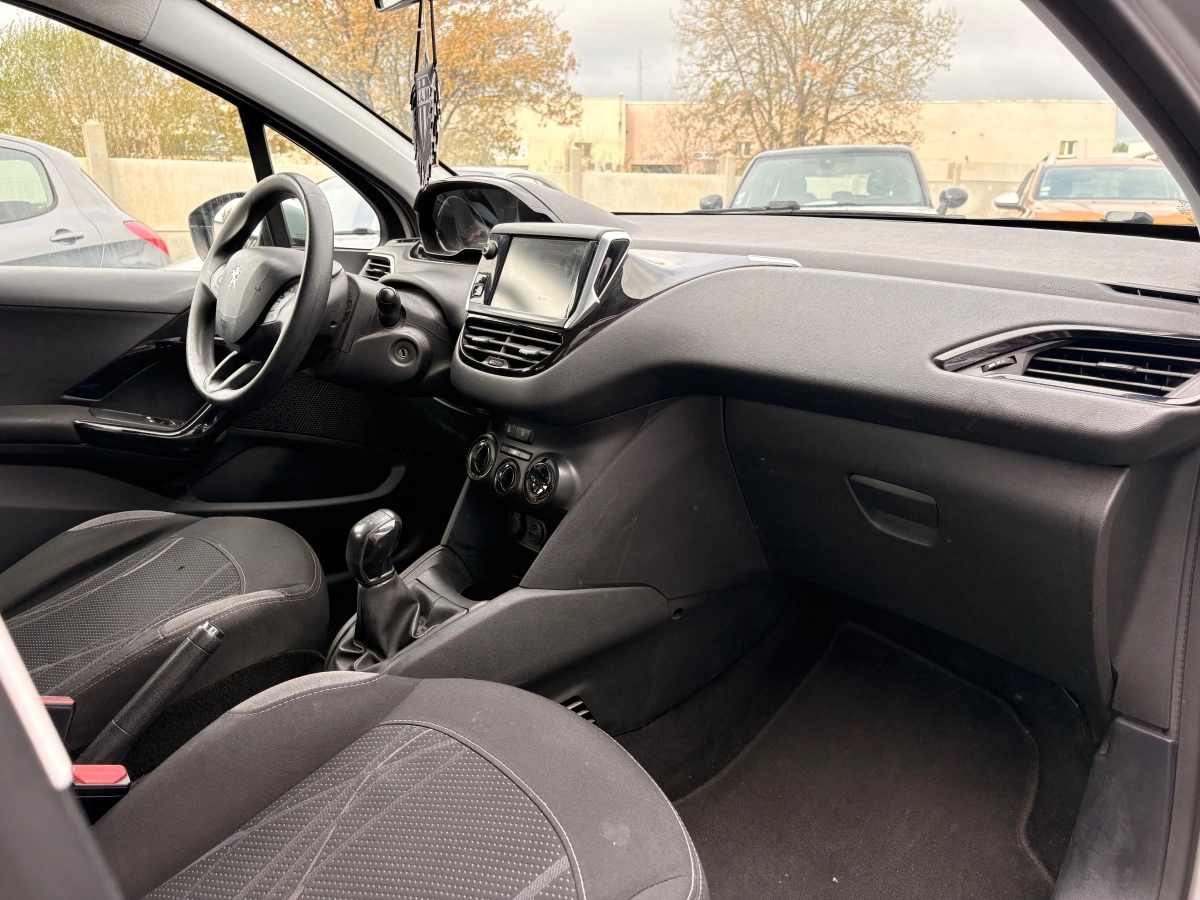 Peugeot 208 - photo 9