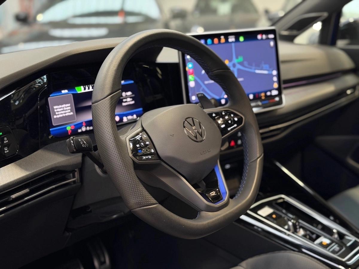 VOLKSWAGEN GOLF VIII R - 2.0 TSi 4MOTION DSG7 333CH - AKRAPOVIC/HARMAN KARDON/TOIT OUVRANT