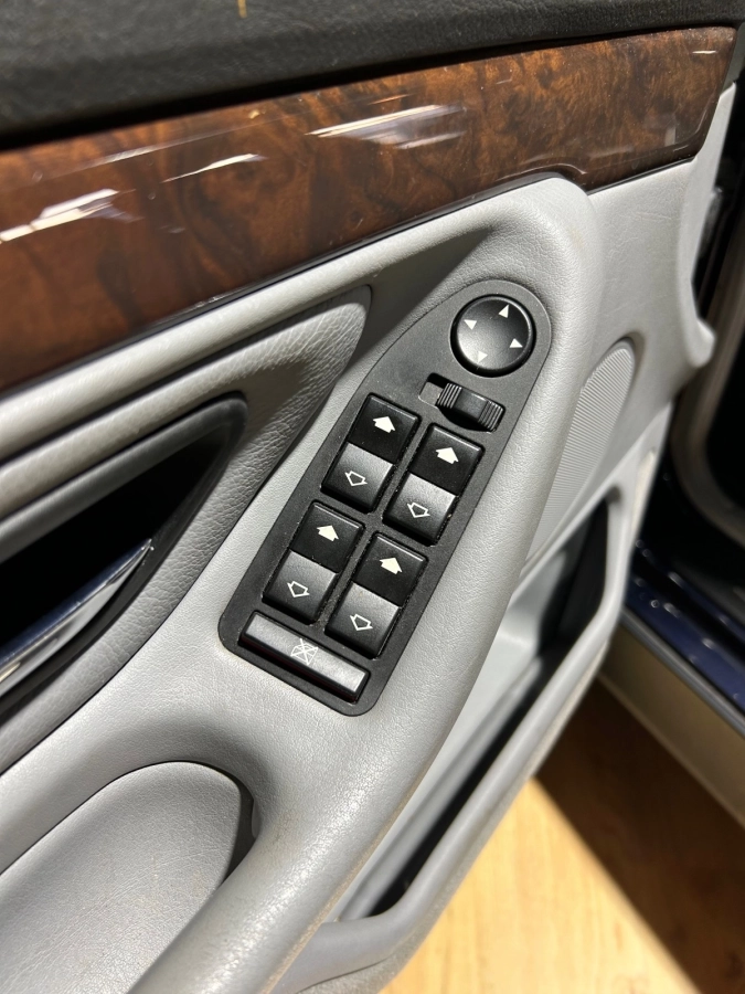 Bmw Serie 7 - photo 17
