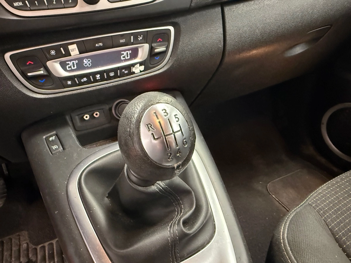 Renault Scenic - photo 20