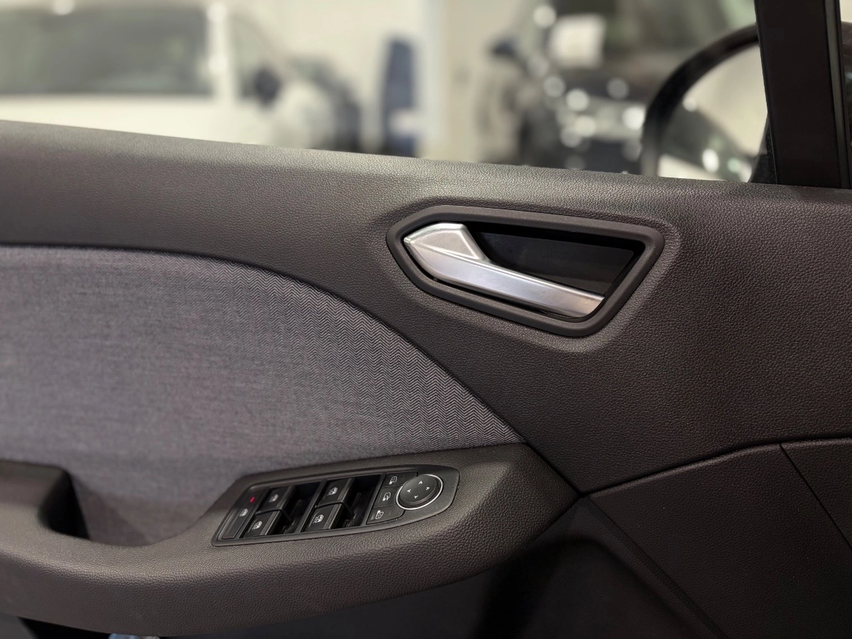 Renault Clio - photo 25