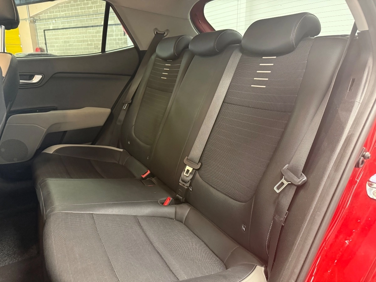 Kia Stonic - photo 24