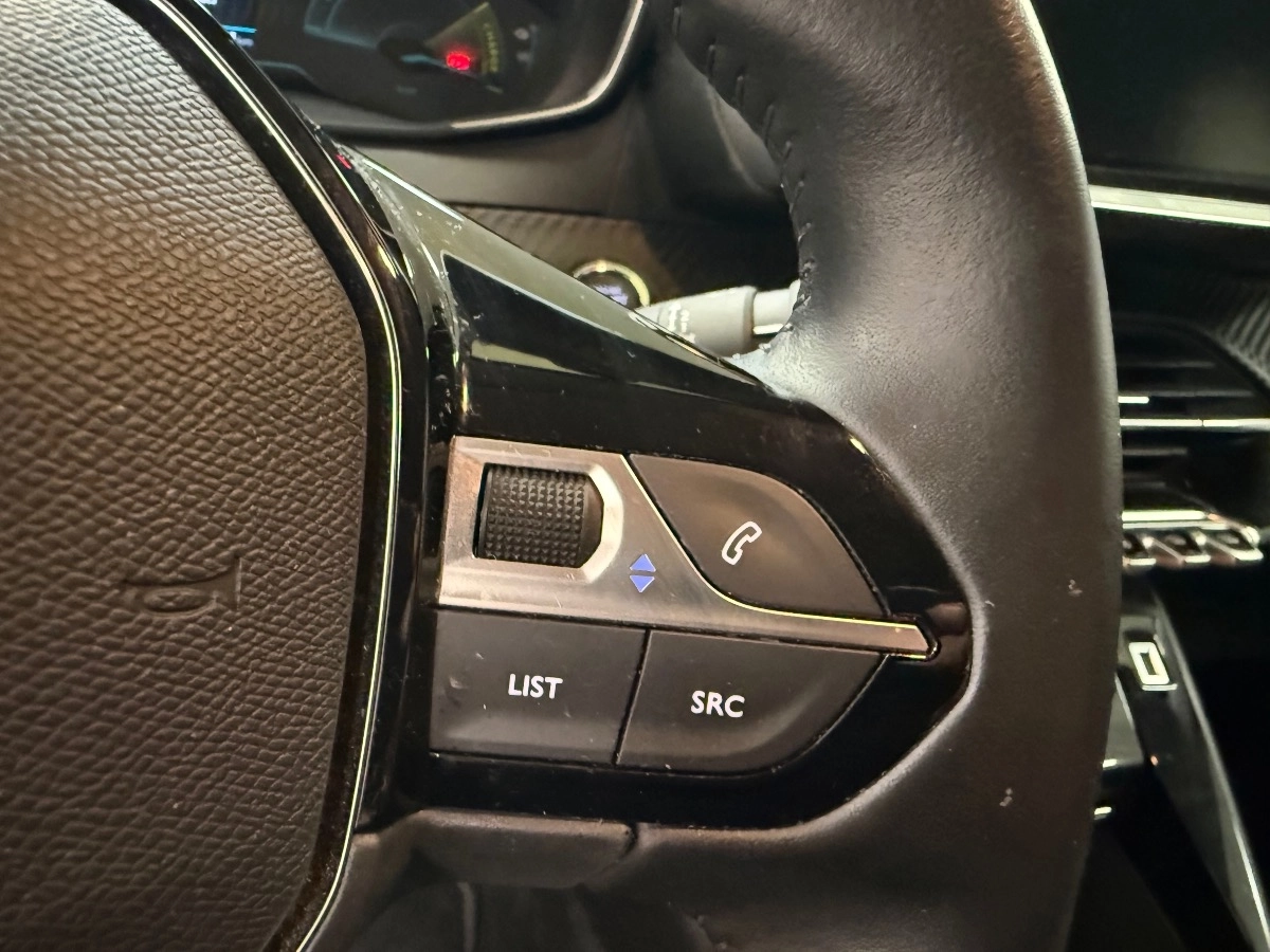 Peugeot E-208 - photo 22