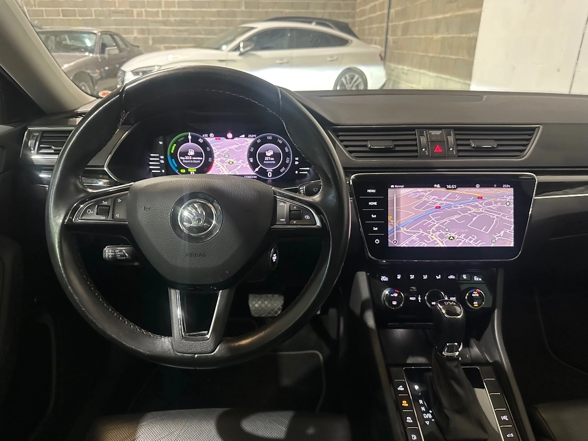 Skoda Superb - photo 12