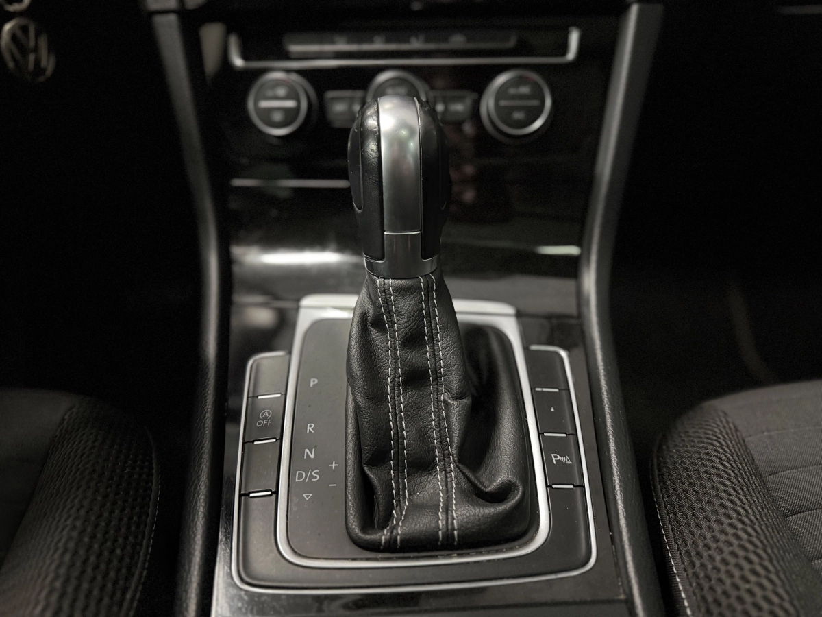 Volkswagen Golf - photo 16