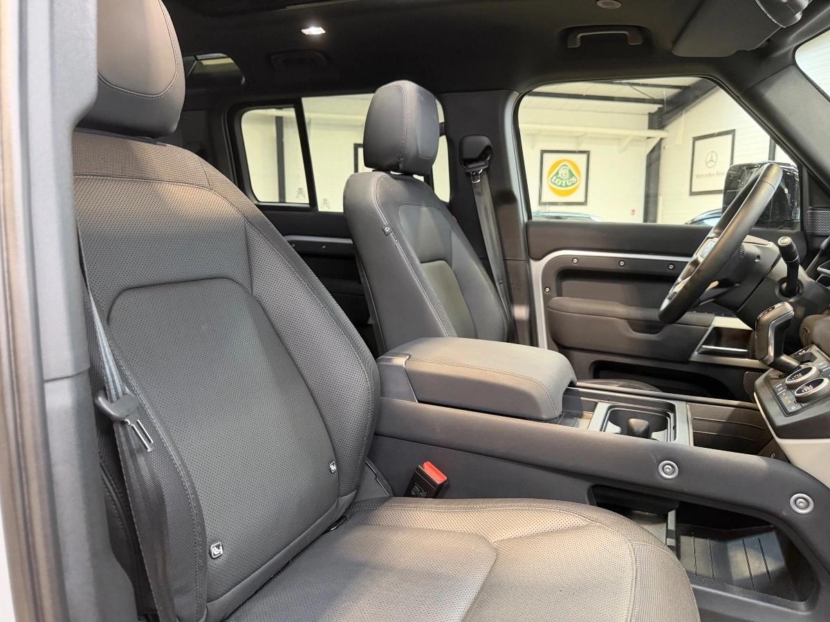 Land Rover Defender 110 3.0 D200 200 MHEV X-DYNAMIC 4WD BVA8 /ATTELAGE/TOIT PANO/CARPLAY/MERIDIAN/