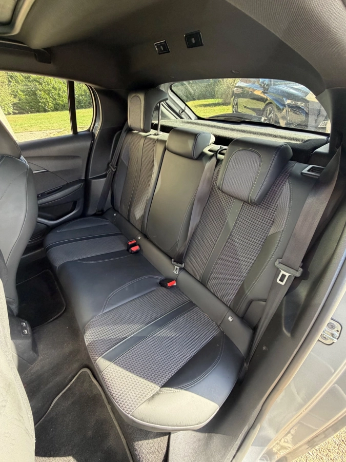 Peugeot 208 - photo 13