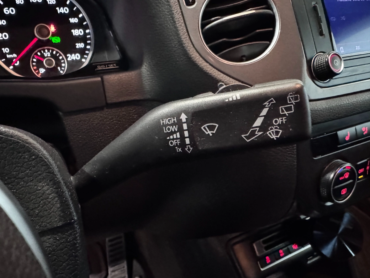 Volkswagen Tiguan - photo 23