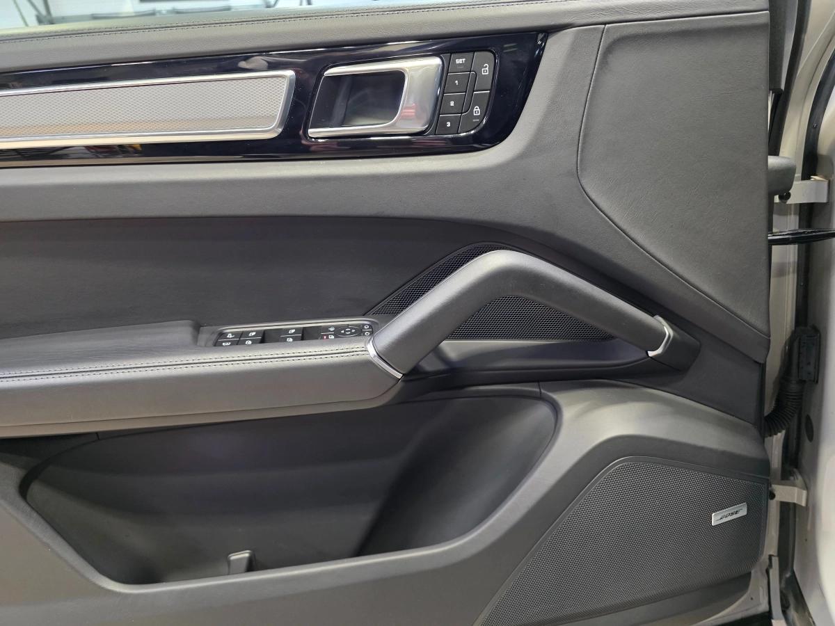 PORSCHE CAYENNE 3.0 V6 462 PLATINIUM EDITION