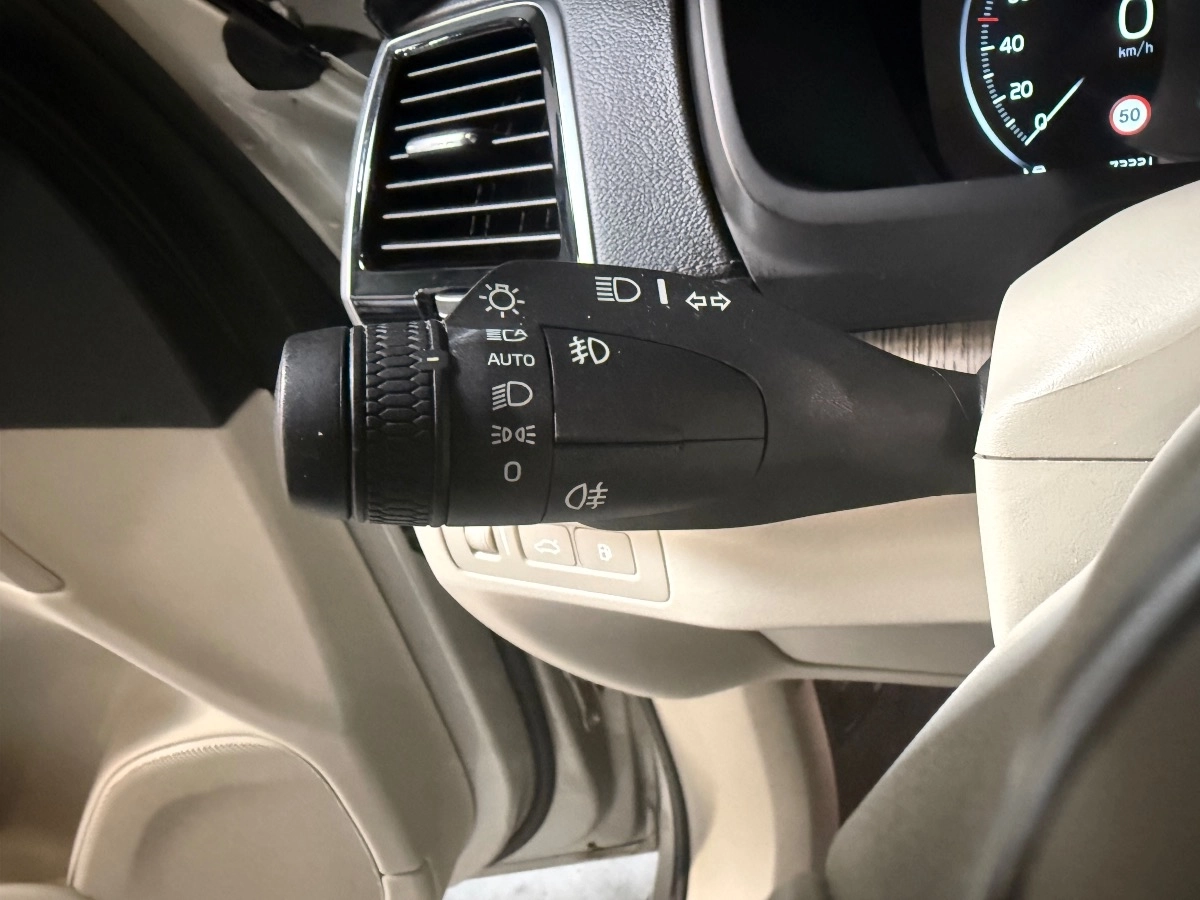 Volvo Xc90 - photo 26