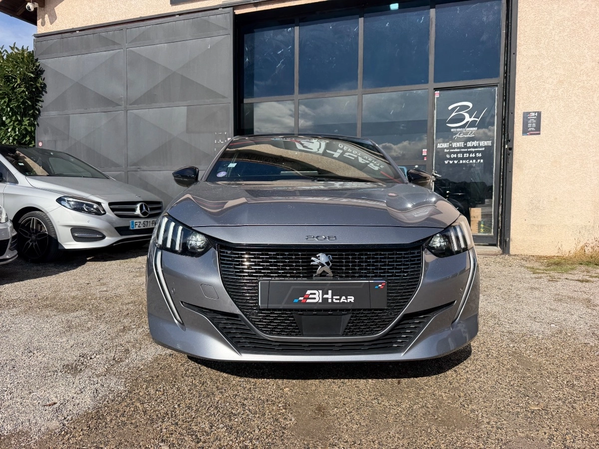 Peugeot 208 - photo 2