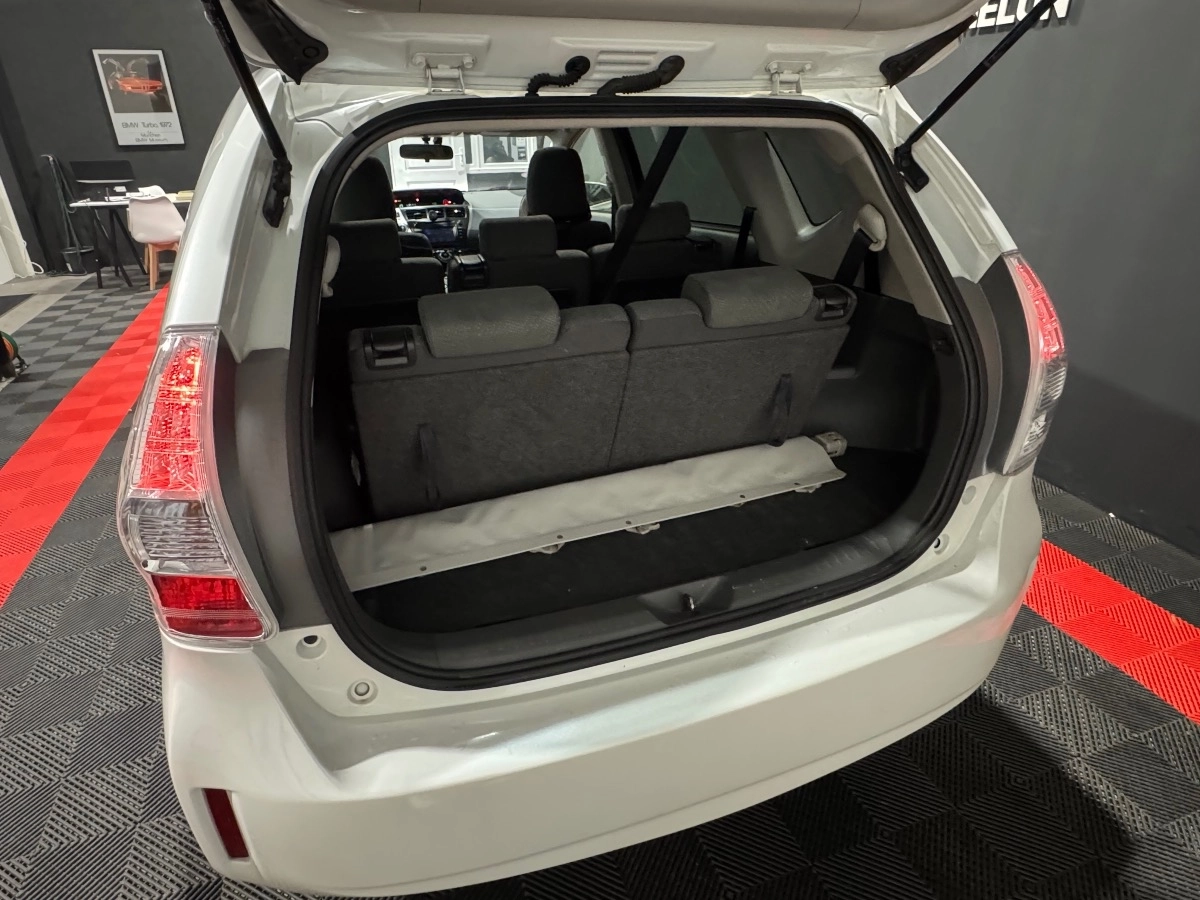 Toyota Prius Plus - photo 15