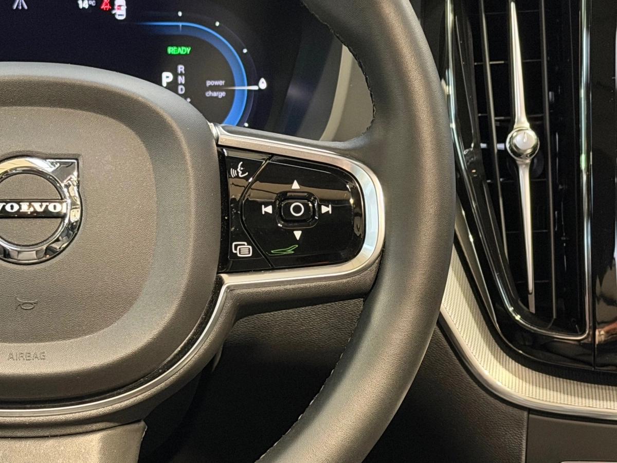 Volvo Xc60 2.0 T8 455H 310 RECHARGE PHEV HYBRID TWIN-ENGINE 18.8KWH ULTIMATE STYLE CHROME AWD GEARTRONIC BVA