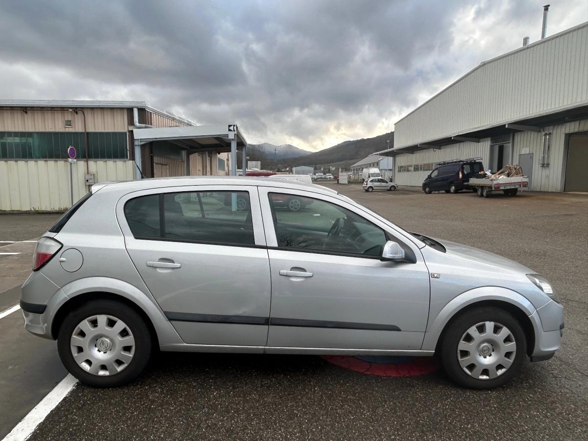 Opel Astra 1.6 TWINPORT 105 ELEGANCE