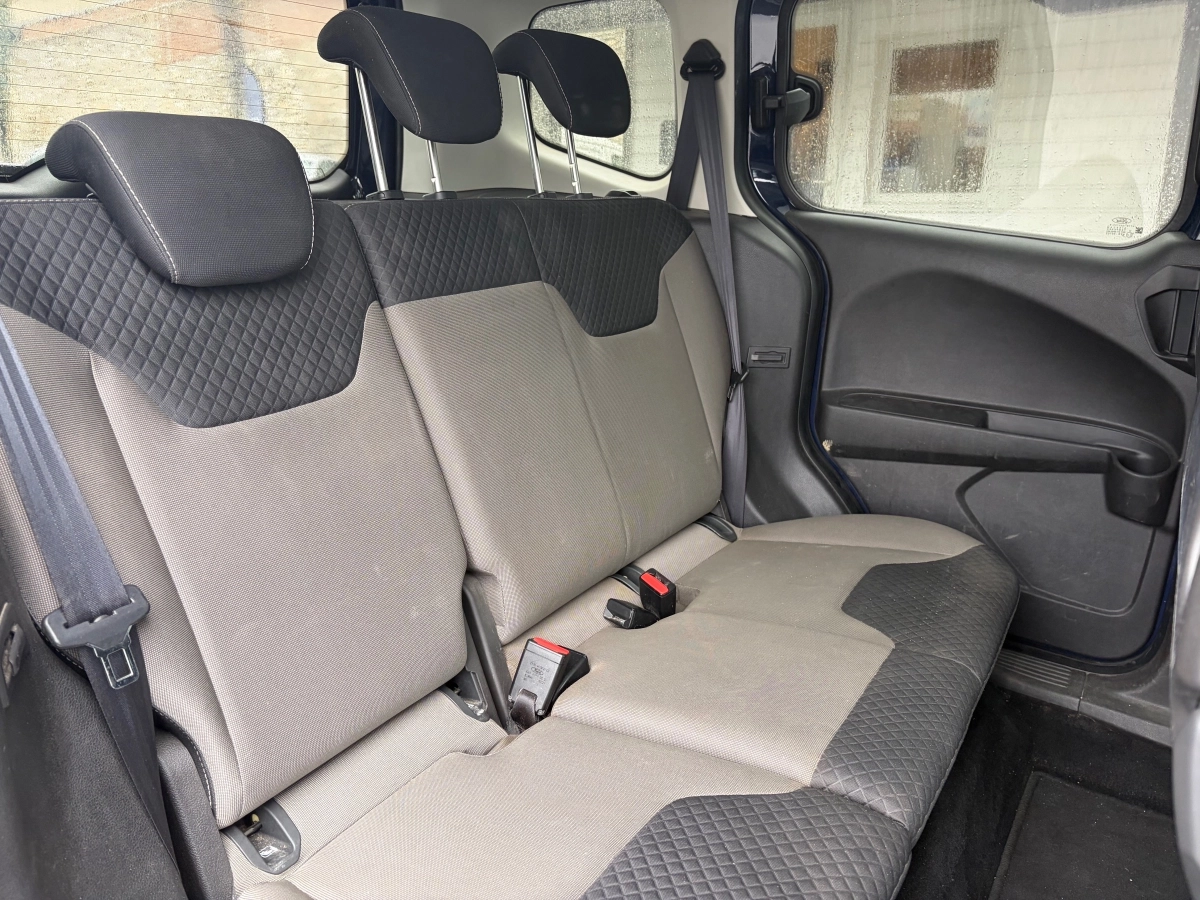 Ford Tourneo Courier - photo 16