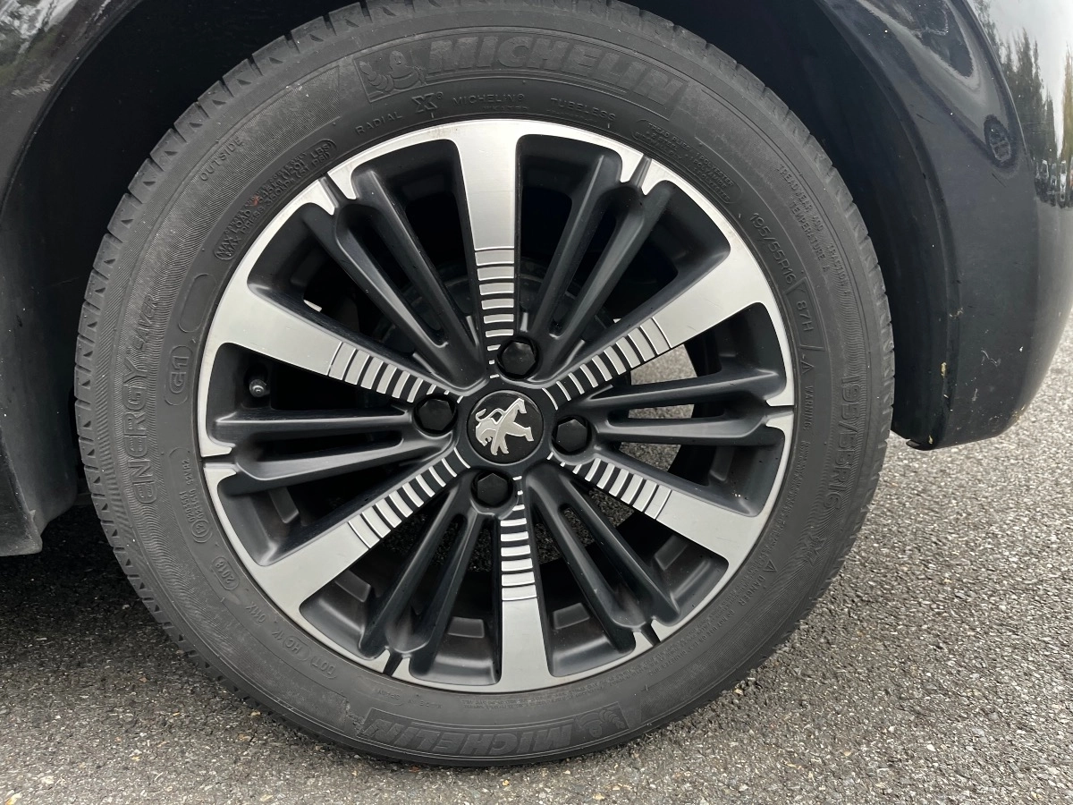 Peugeot 208 - photo 23