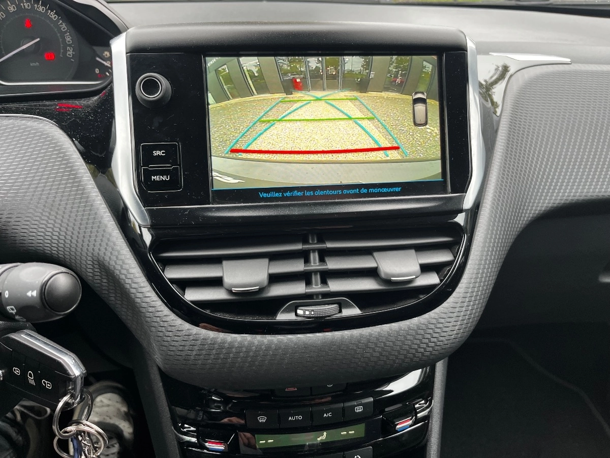 Peugeot 208 - photo 15