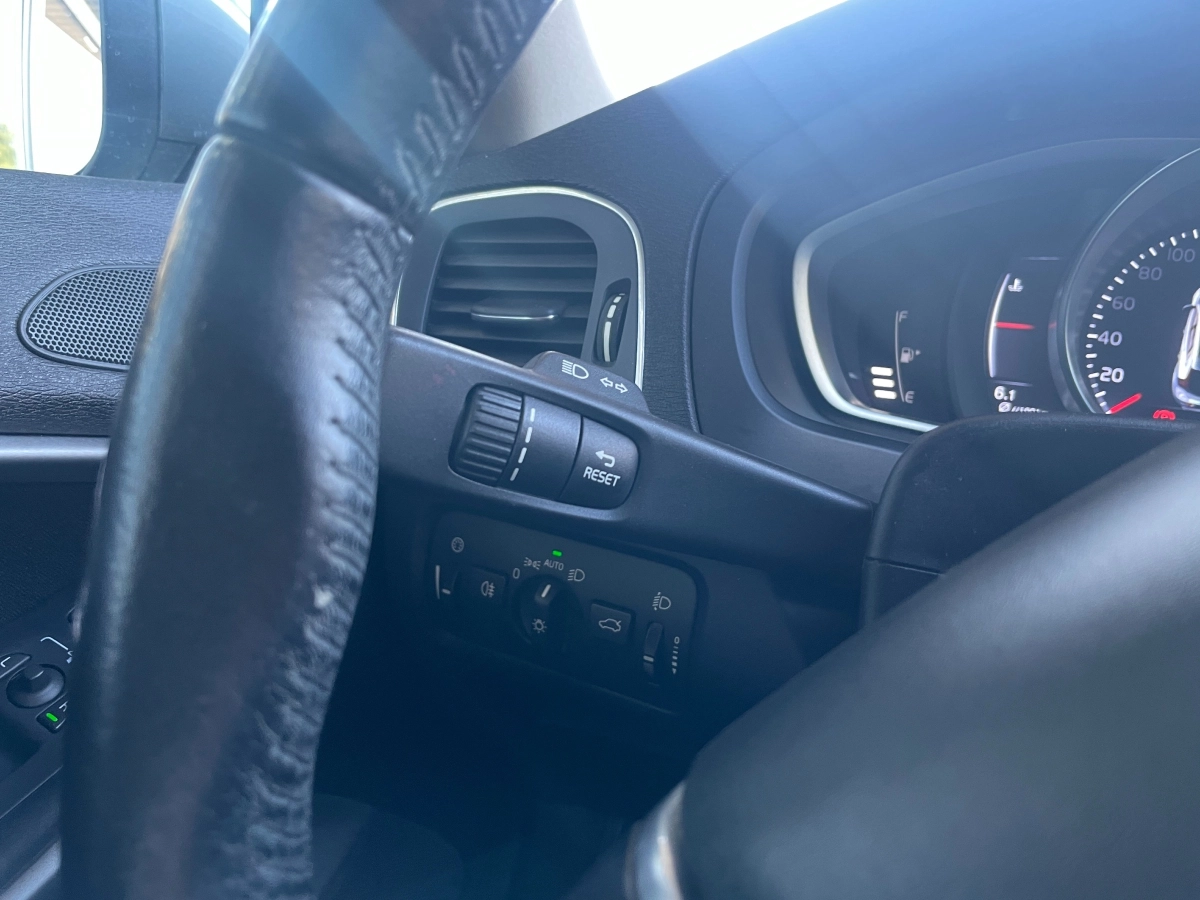 Volvo V40 - photo 16