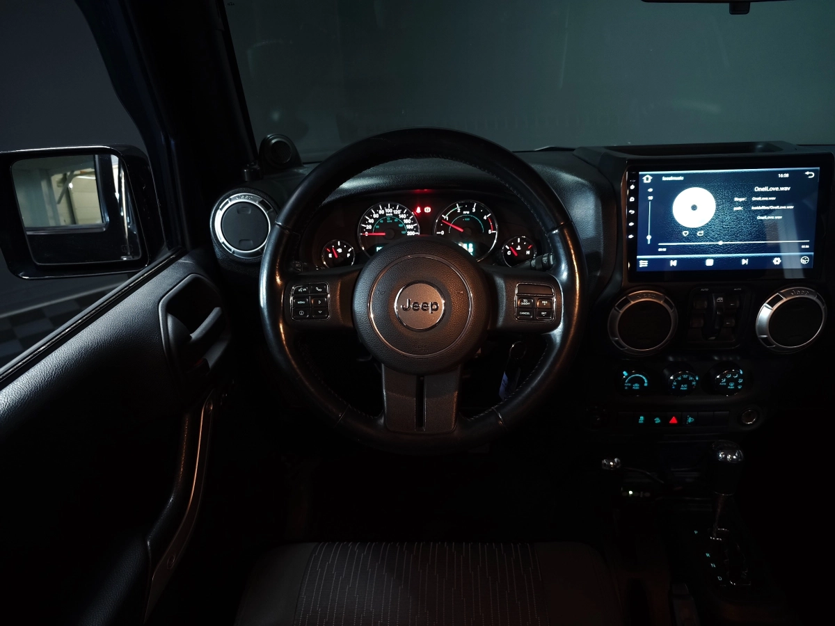 Jeep Wrangler - photo 13