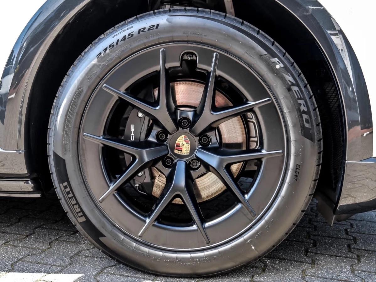 Porsche Cayenne Electrique 442ch 632km WLTP Toit Ouvrant/Attelage/Sport Sound/21“/Sièges 14/Volant Surfaces et Siège