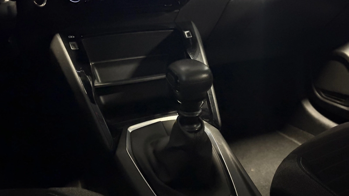 Peugeot 208 - photo 22