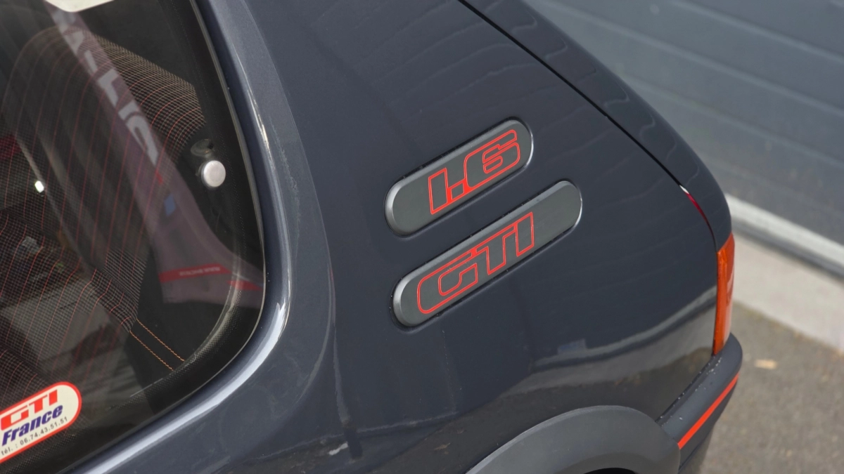 Peugeot 205 - photo 29