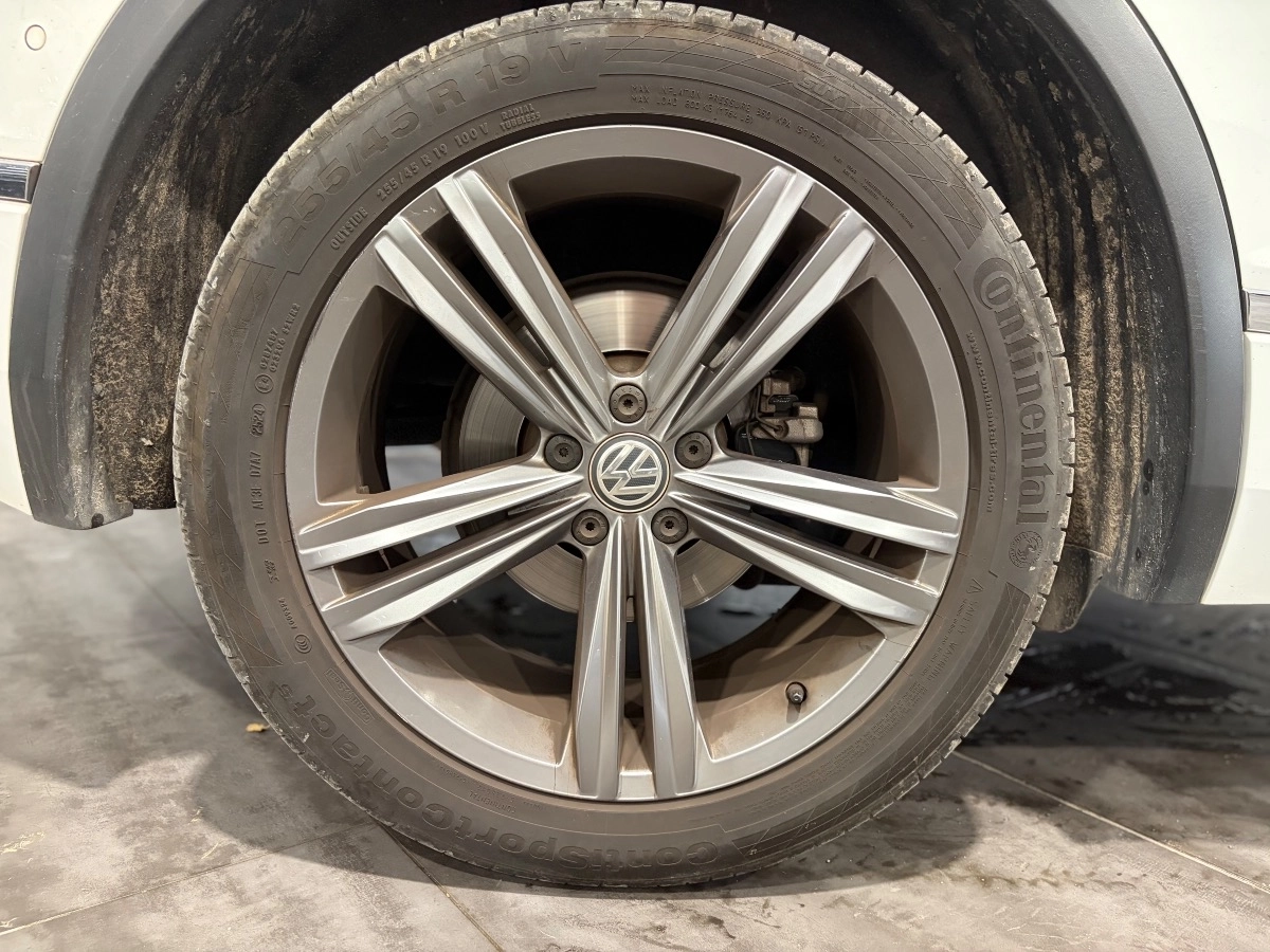 Volkswagen Tiguan - photo 28