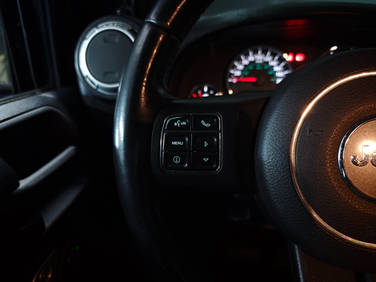 Jeep Wrangler - photo 16
