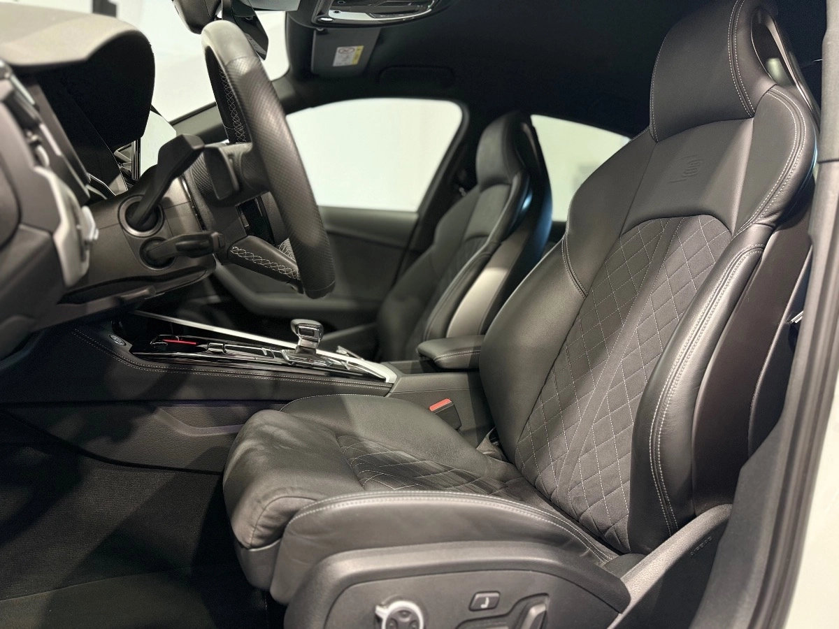 Audi A4 - photo 12
