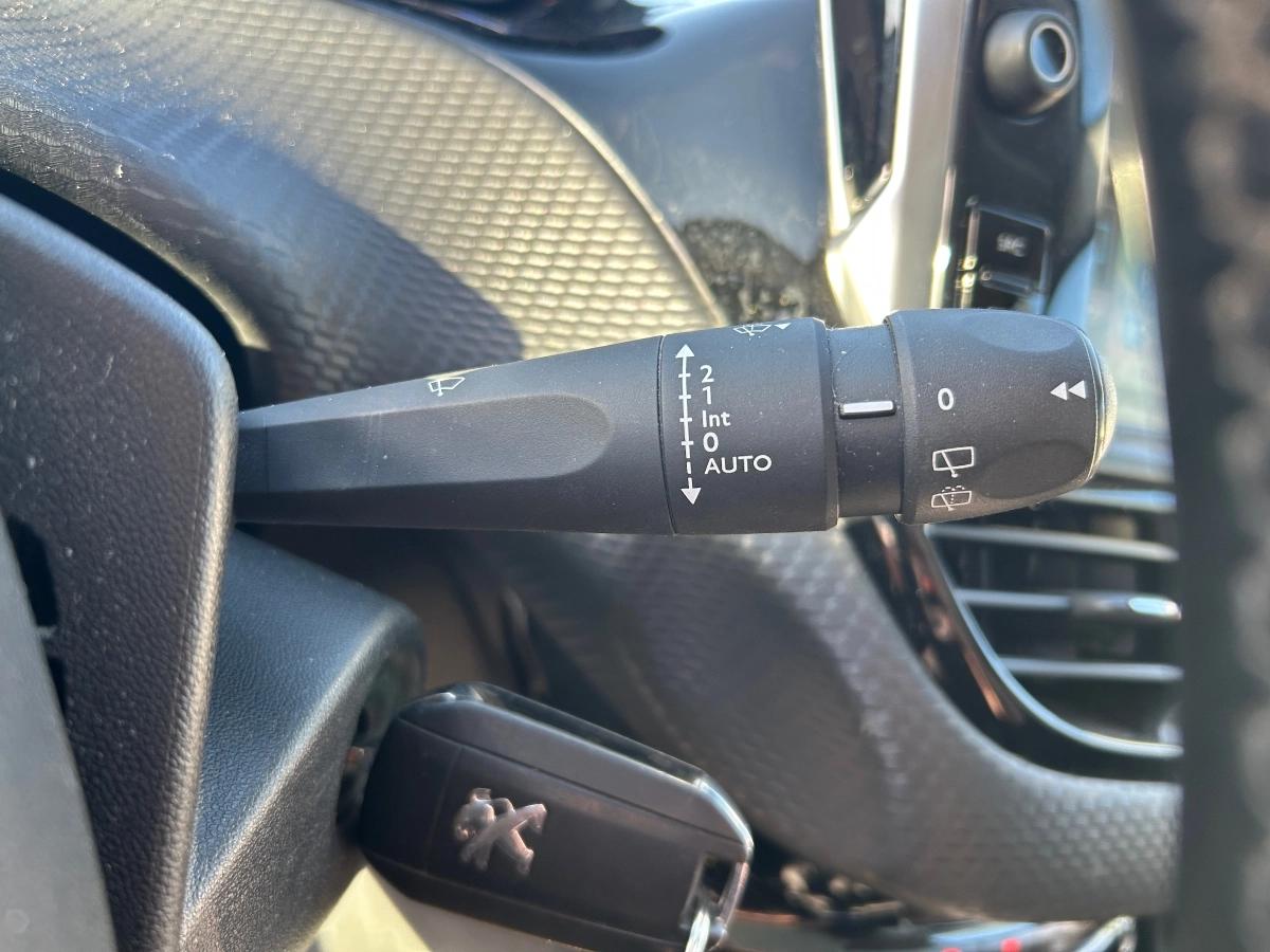 Peugeot 2008 GENERATION-I 1.6 BLUEHDI 120 CROSSWAY