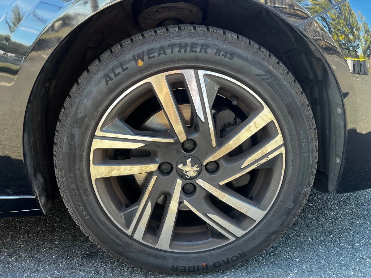 Peugeot 208 - photo 22