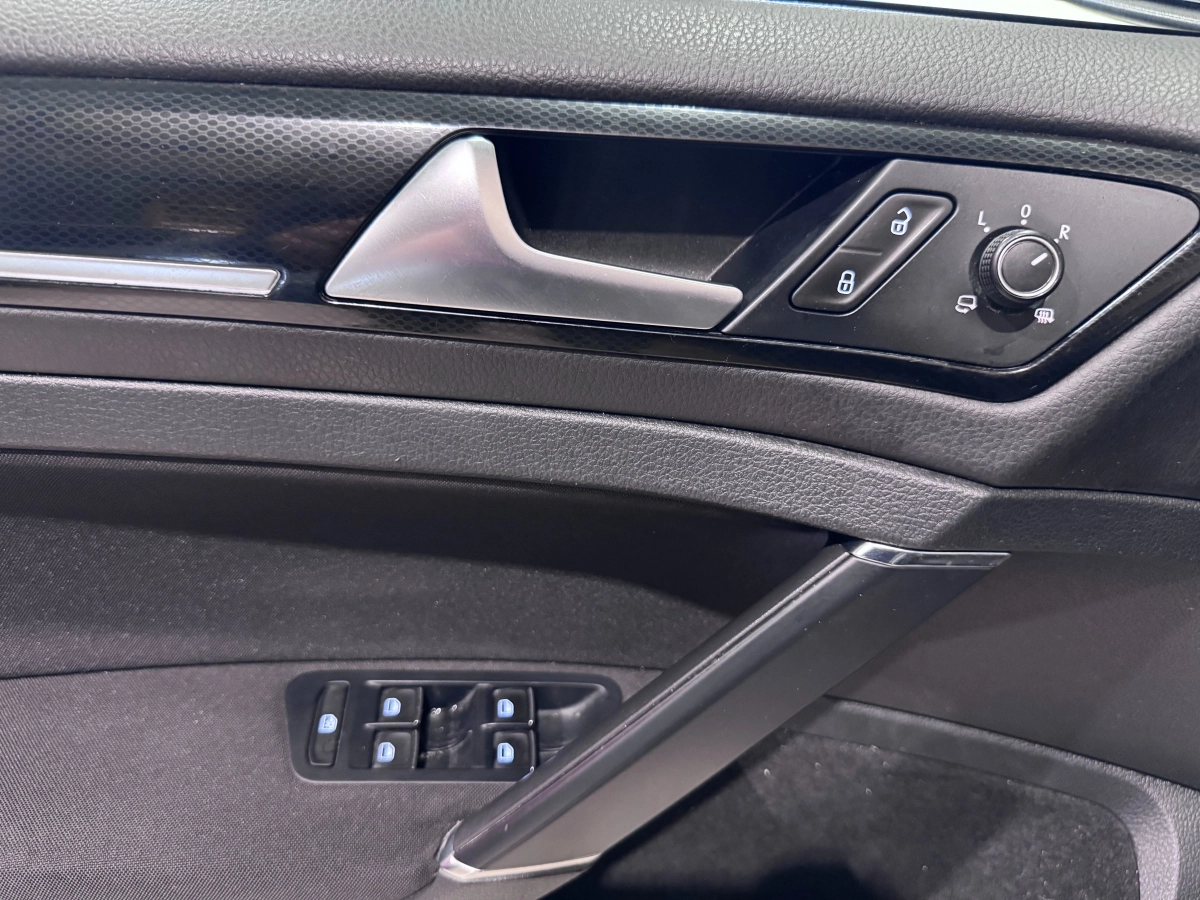 Volkswagen Golf - photo 17