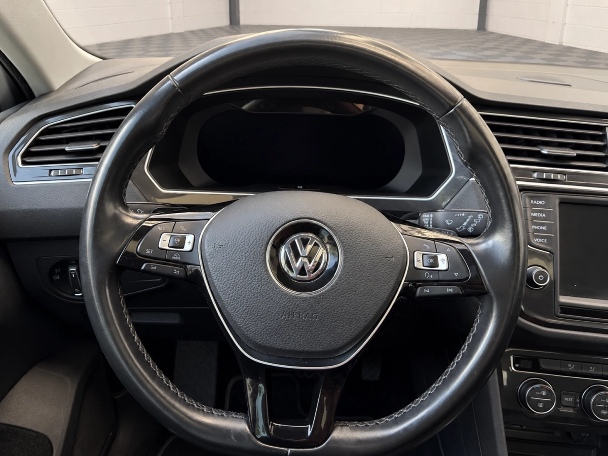 Volkswagen Tiguan - photo 15