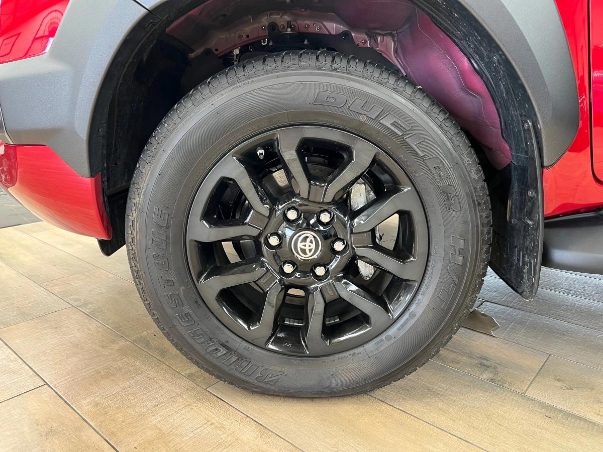 Toyota Hilux 2.8 D-4D 204 DOUBLE CABINE BVA INVINCIBLE 4WD /CAM360/JBL/CARPLAY