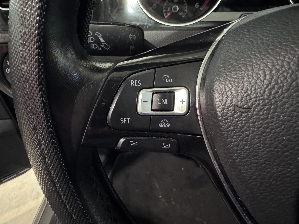 Volkswagen Golf - photo 12