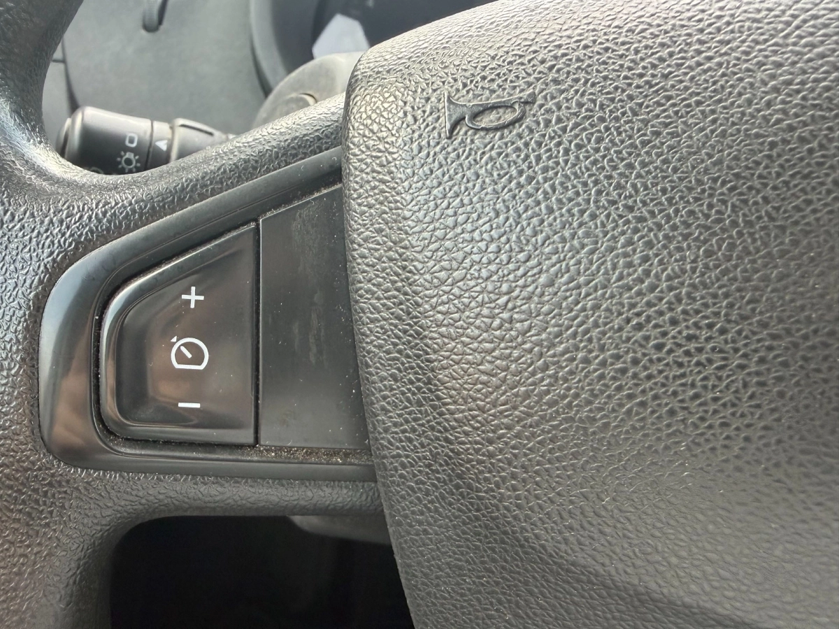 Renault Kangoo Express - photo 16
