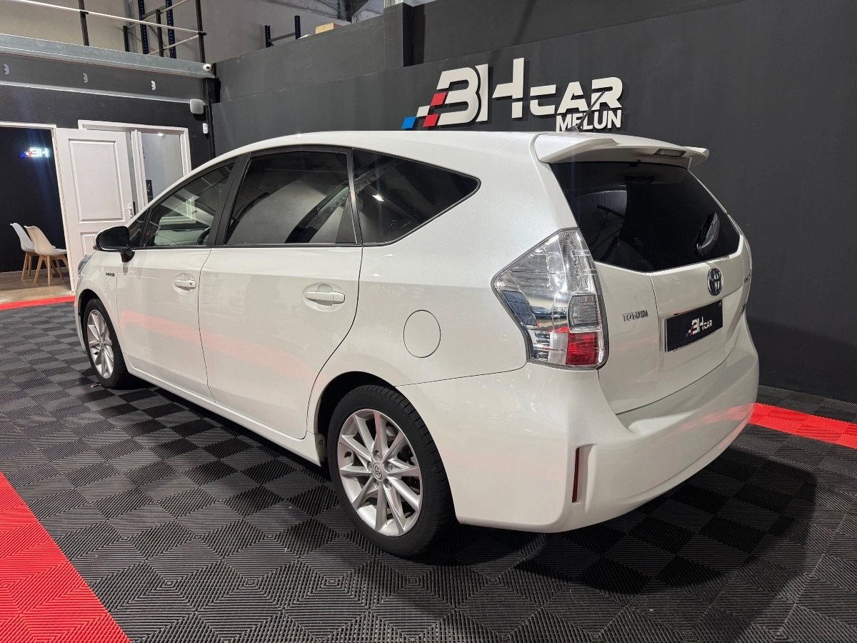 Toyota Prius Plus - photo 2