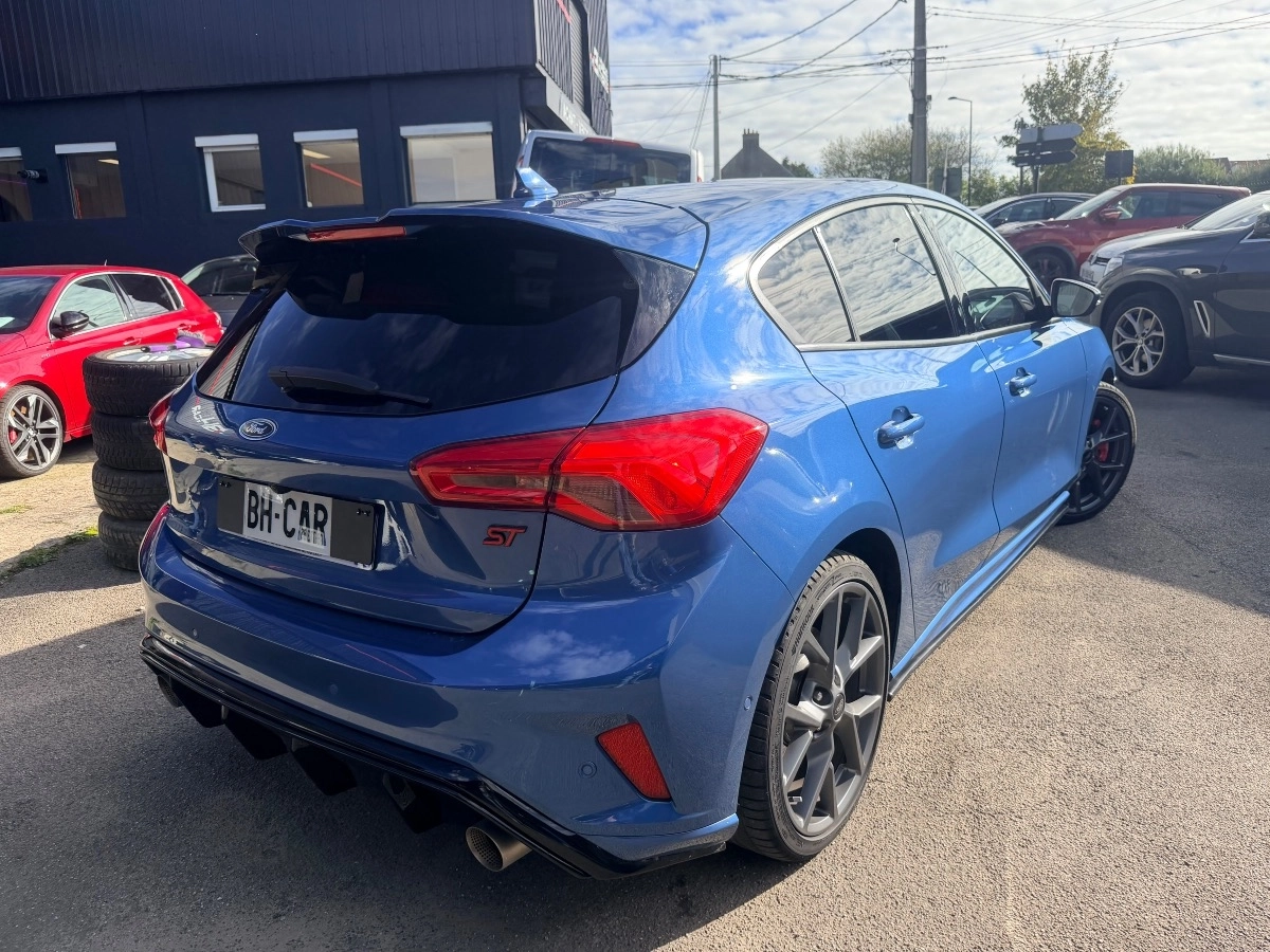 Ford Focus - photo 21
