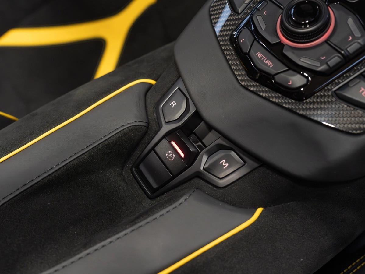 Lamborghini Aventador ROADSTER LP750-4 6.5 770 SVJ 4WD BVA