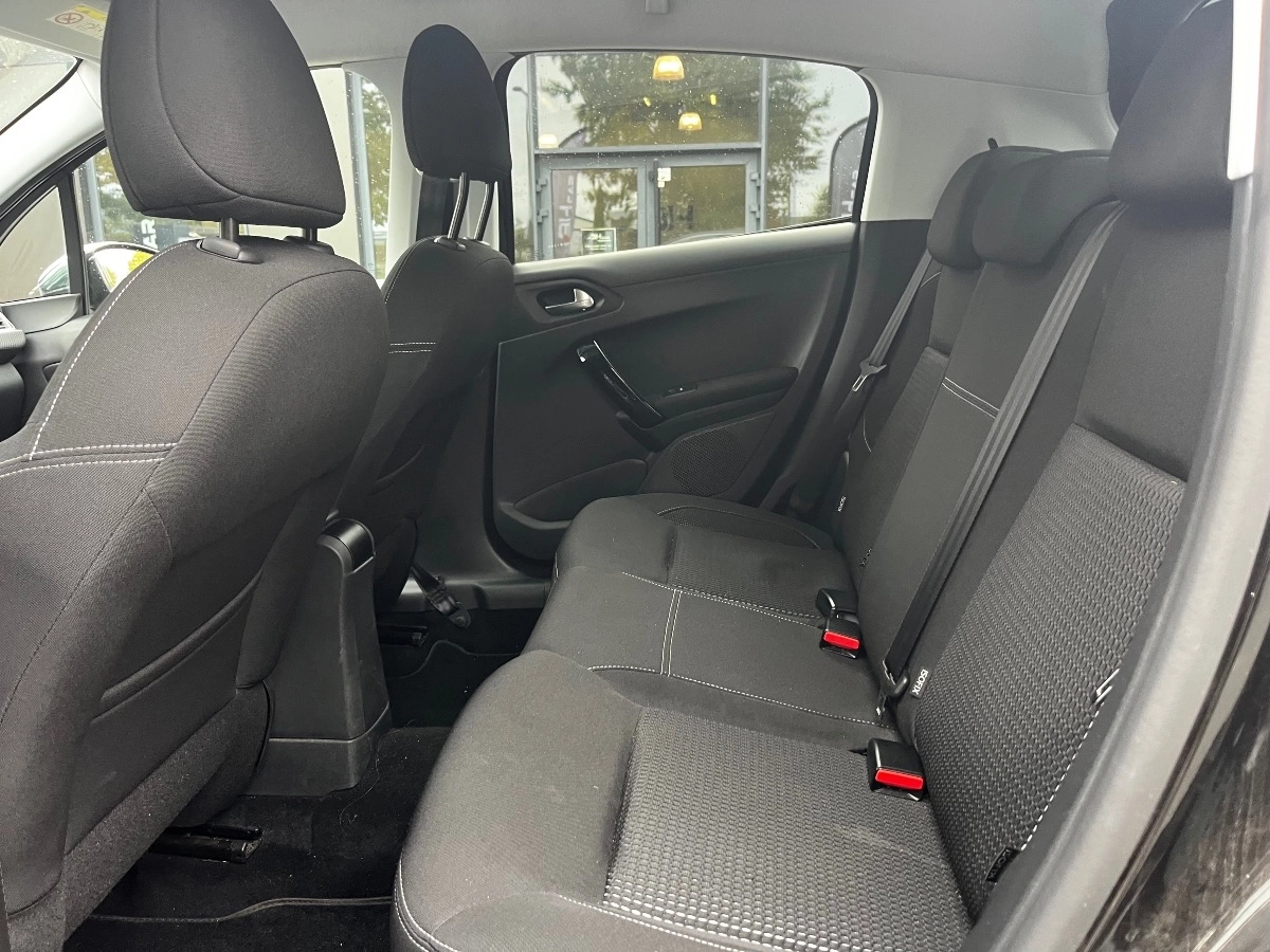 Peugeot 208 - photo 18