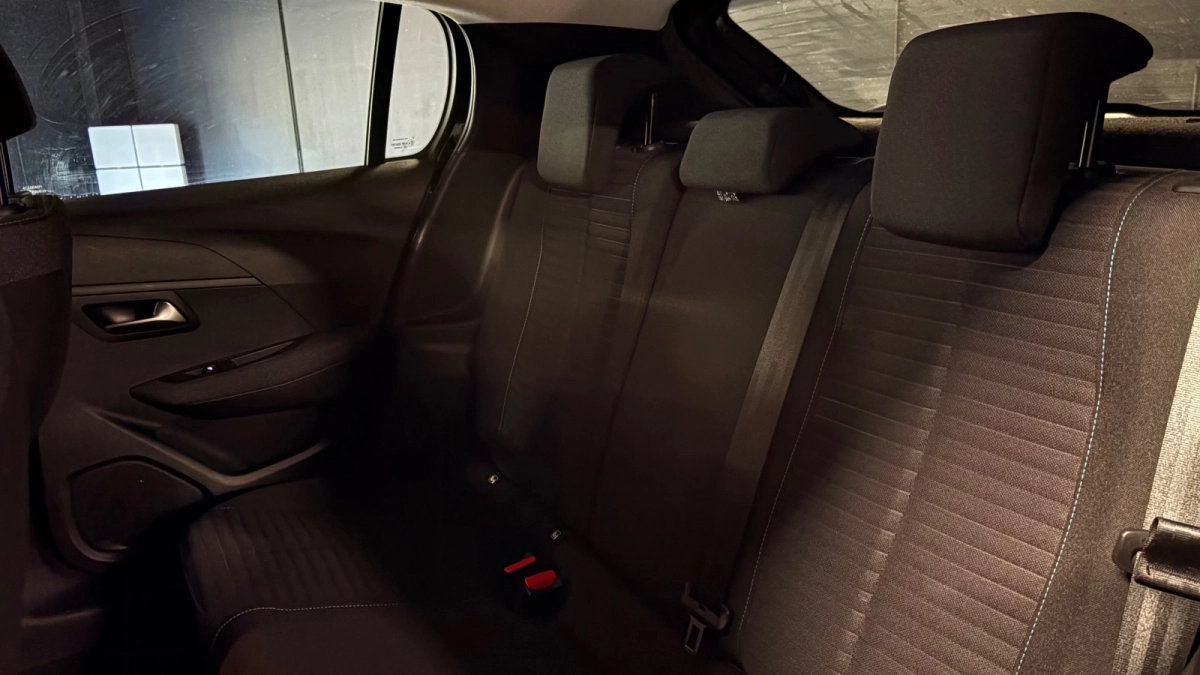 Peugeot 208 - photo 15