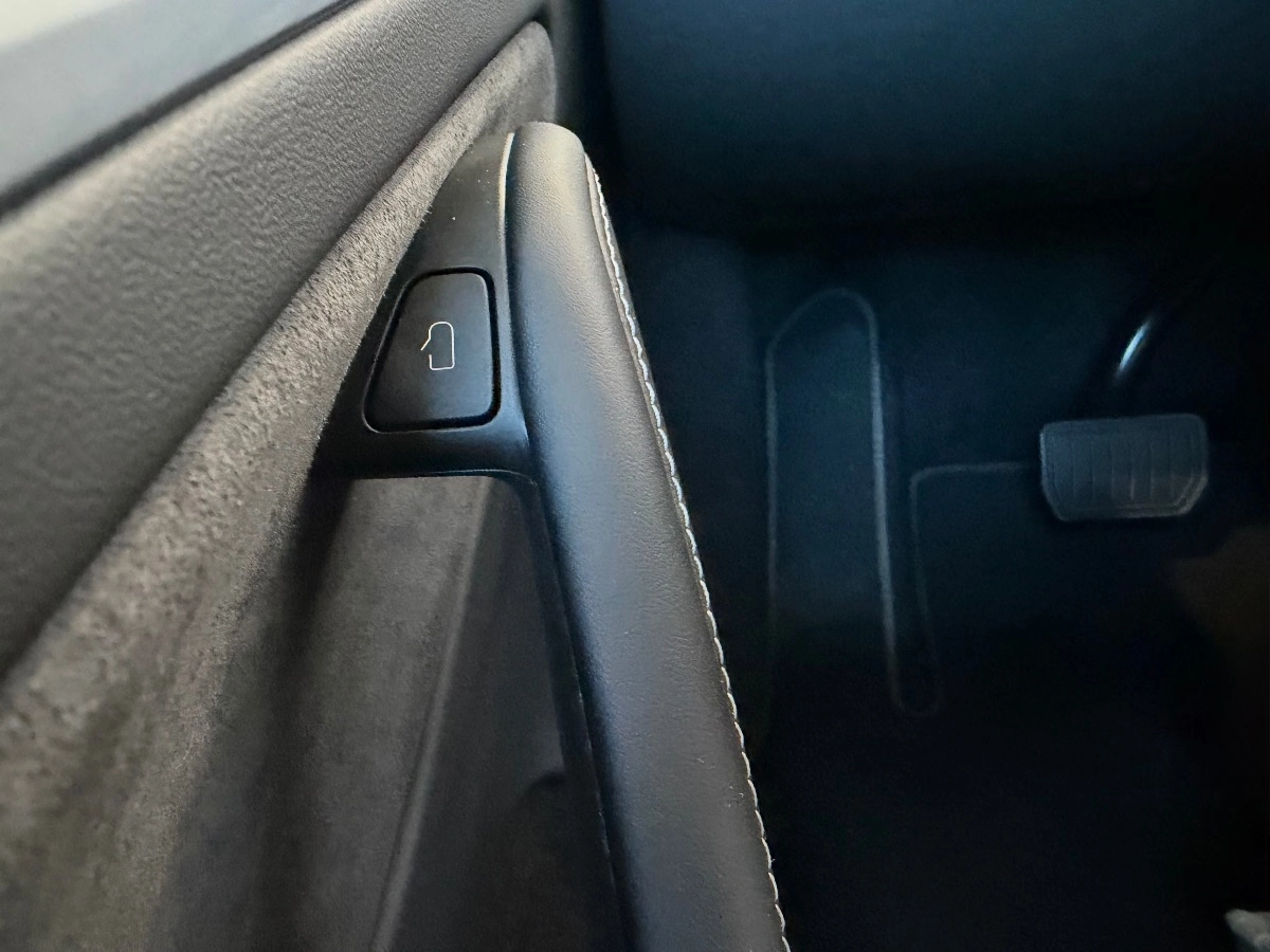 Tesla Model-y - photo 45