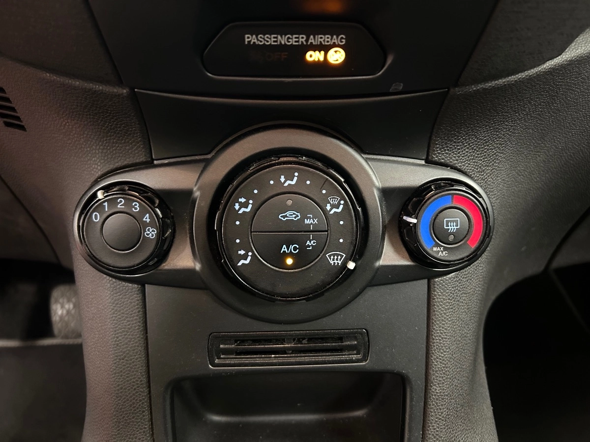 Ford Fiesta - photo 15