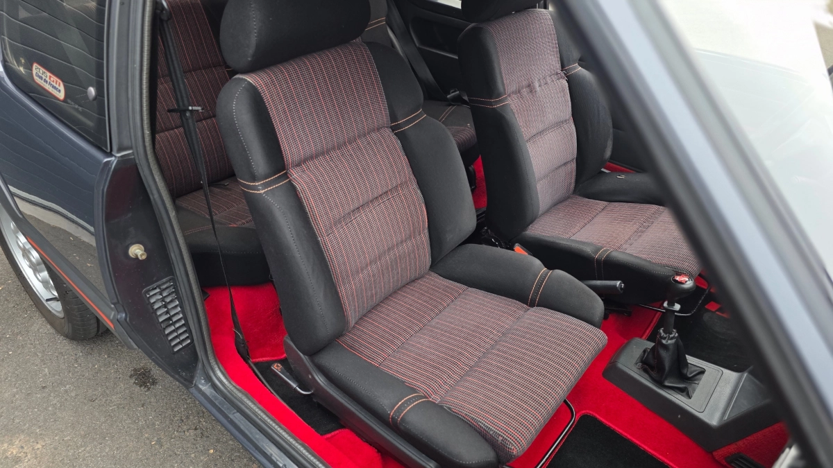 Peugeot 205 - photo 34