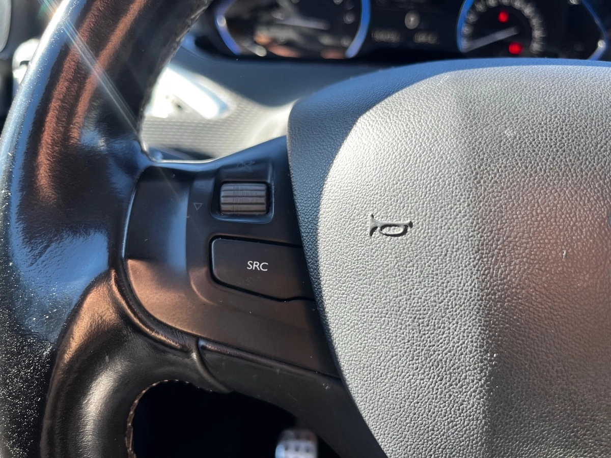 Peugeot 208 - photo 12