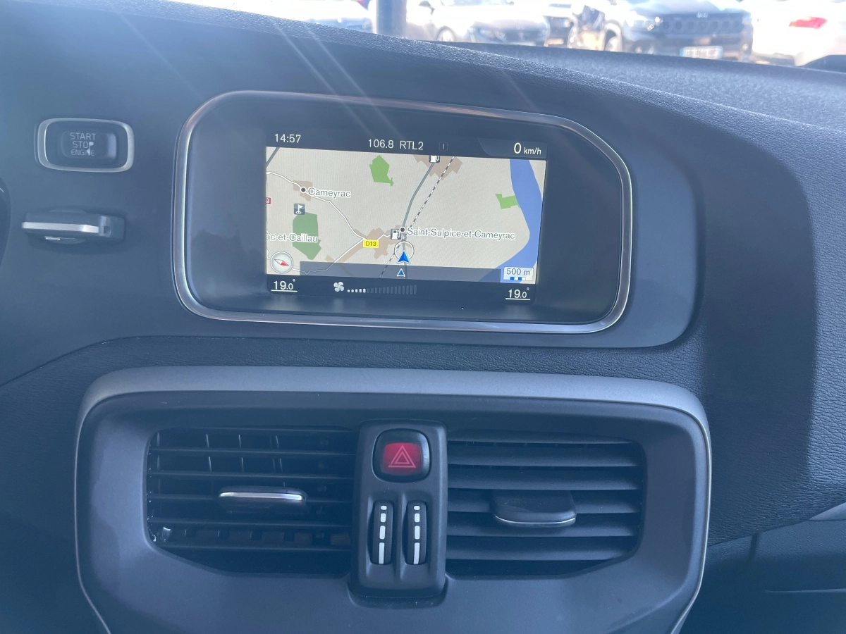 Volvo V40 - photo 23