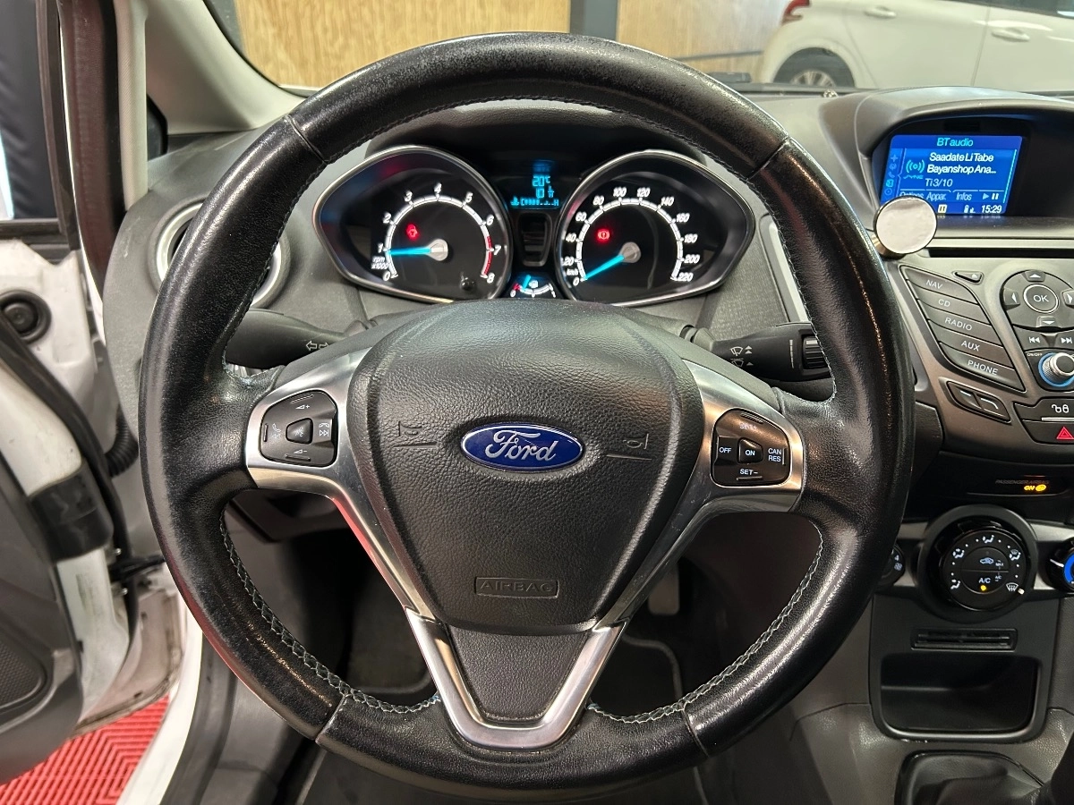 Ford Fiesta - photo 8