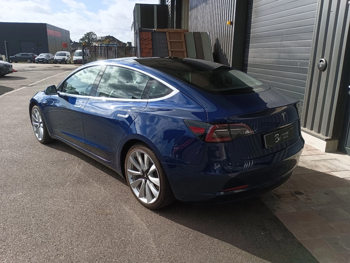 Tesla Model-3 - photo 3